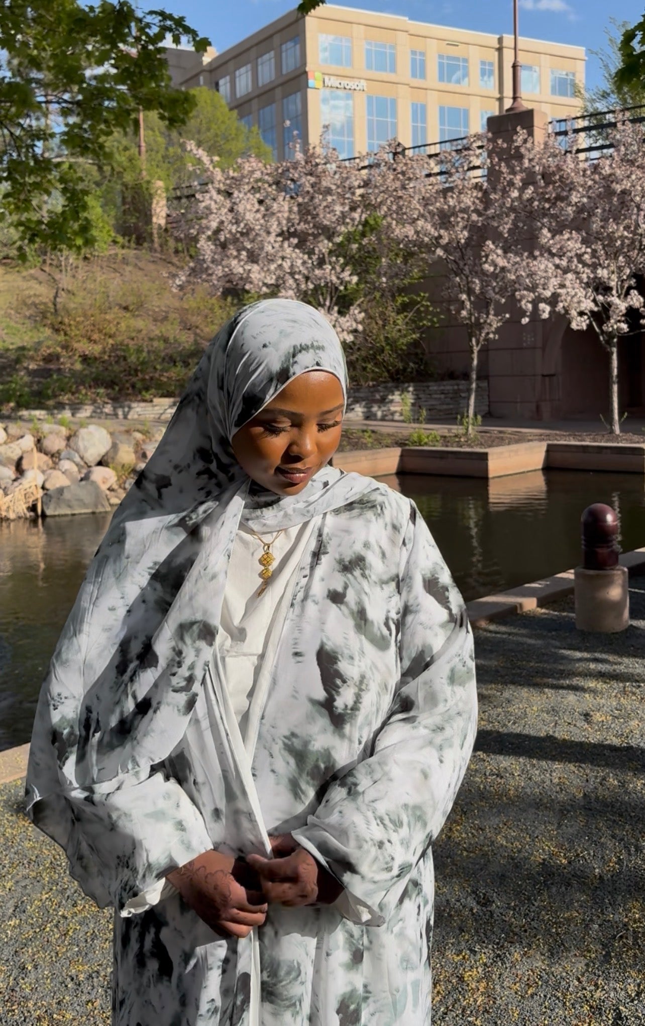 Marble abaya